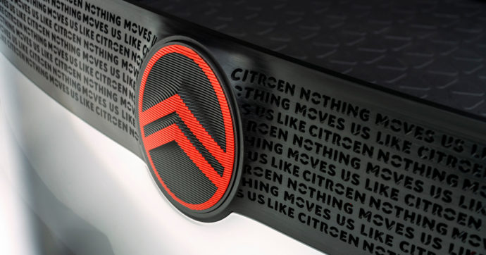 Citroën, svelato il nuovo logo. E’ il decimo in 103 anni di storia