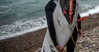 Copertina di Il surf sconvolto per la morte di Chris Davidson: aggredito fuori da un pub in Australia. Slater: “Era uno dei più talentuosi”