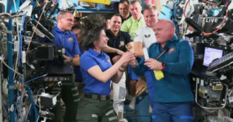 Copertina di Cristoforetti è la nuova comandante della Stazione spaziale internazionale: il passaggio di consegne – Video