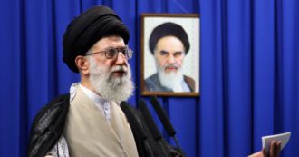 Iran, le proteste dividono gli ayatollah: tra chi sta con il governo e chi denuncia gli abusi della polizia chiedendo di “ascoltare il popolo”