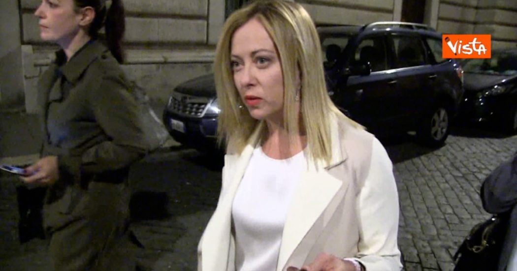 Governo, Meloni: “Frizioni con la Lega? Ci sentiamo continuamente, stiamo lavorando. Le cose vanno bene”