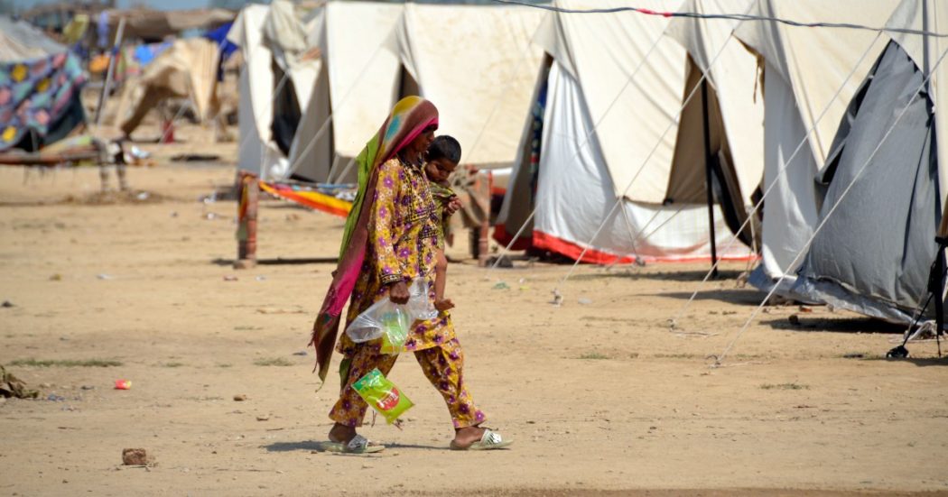 Pakistan, “oltre 800.000 rifugiati hanno perso la casa per le inondazioni. E la comunità internazionale ha dato solo il 37% degli aiuti”