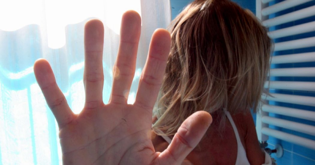 Violenza sulle donne, nuovo disegno di legge per evitare l’inerzia dei pm: “Devono tutelare meglio le vittime che denunciano”