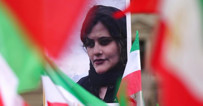 La rivolta anti-velo. “Ormai la polizia spara a casaccio”