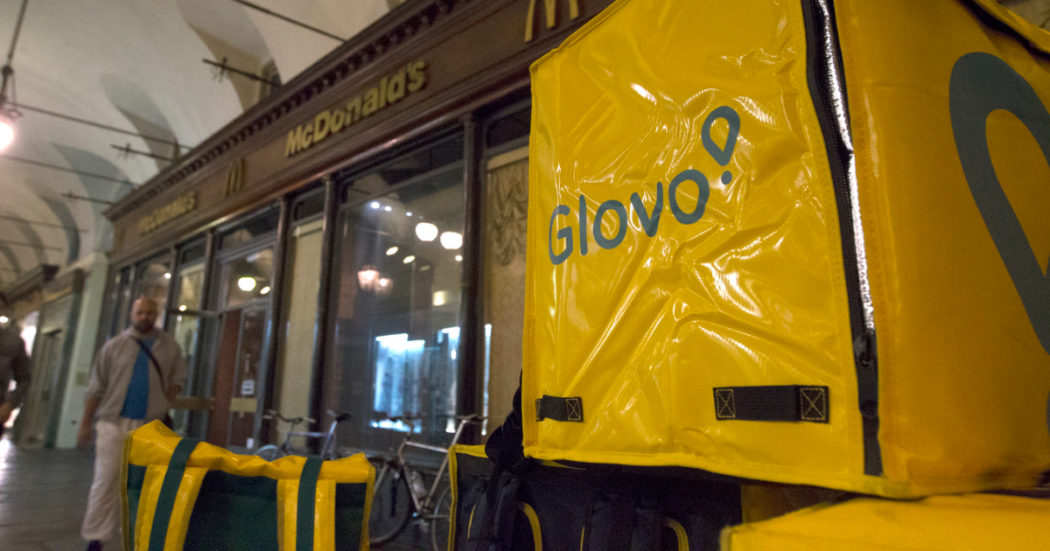 Incidente nella notte a Firenze, muore rider di 26 anni. Proclamato uno sciopero di 24 ore il prossimo 5 ottobre