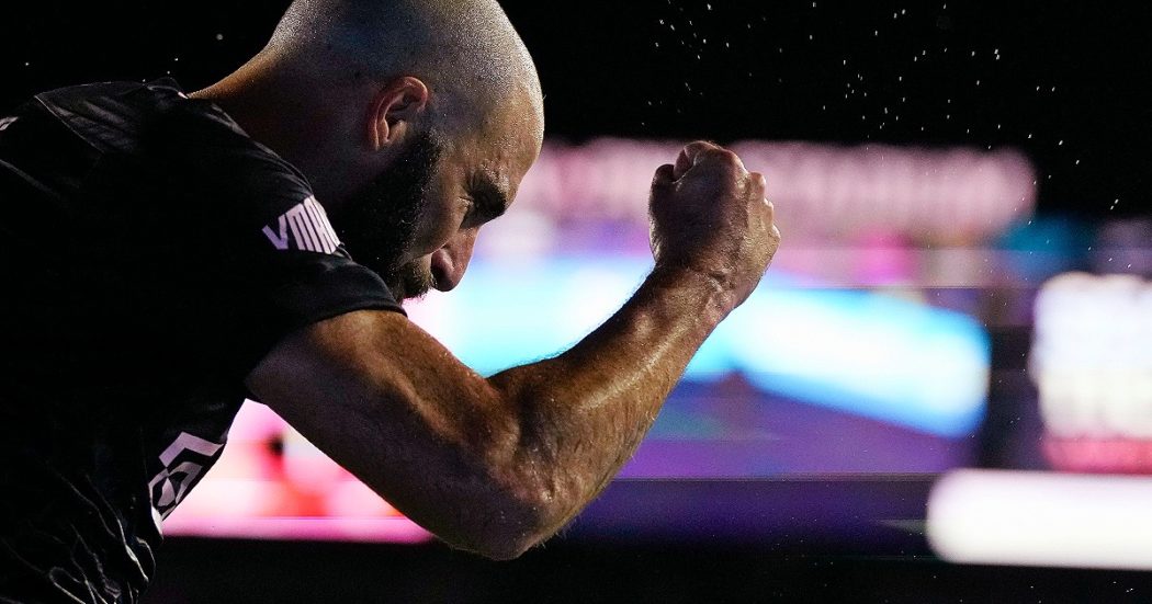 Gonzalo Higuain dà l’addio al calcio e si commuove: “Ho dato tutto me stesso, anche di più”