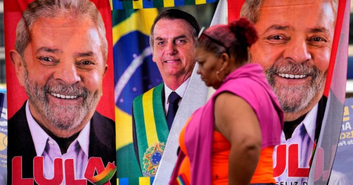 Copertina di Bolsonaro tallona Lula. Ecco le trincee della destra