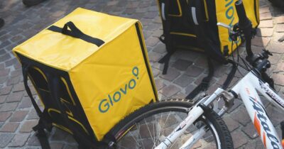 Copertina di Indagine dell’Antitrust Ue su Delivery Hero e Glovo: sospetto cartello sui prezzi e accordo per non sottrarsi i dipendenti