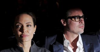 Copertina di Brad Pitt è un “bambino petulante e ridicolo. Pensa di essere un produttore di vino ma si occupa d’altro”: Angelina Jolie attacca l’ex marito.