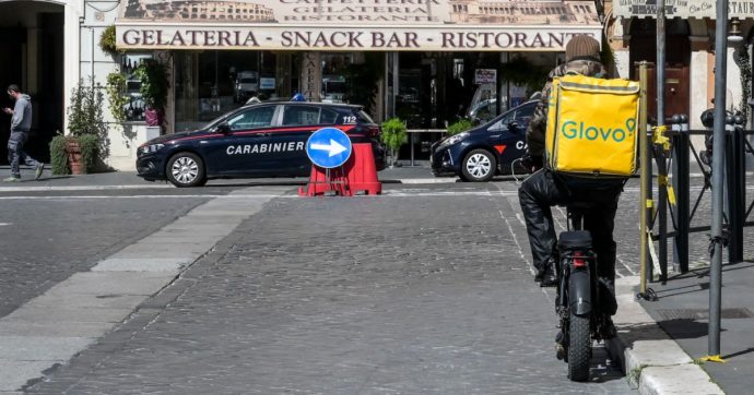 Firenze, giornata di sciopero dei rider dopo la morte di Sebastian Galassi. L’appello ai cittadini: “Oggi non ordinate”