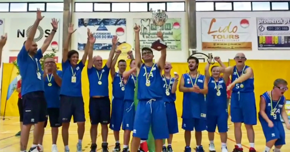 Basket, la nazionale italiana con sindrome di Down vince il terzo Mondiale consecutivo: “Risultato storico, lo sport è per tutti”
