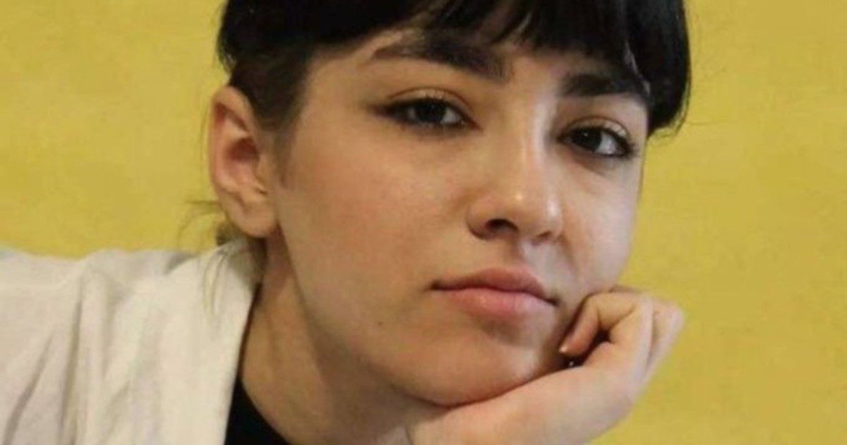 Iran, Nika Shakarami “fu molestata e uccisa dalle forze di sicurezza”: la ricostruzione della Bbc sulla morte della sedicenne