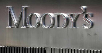 Copertina di Moody’s conferma a Baa3 il rating dell’Italia: l’outlook risale da “negativo” a “stabile”. Prospettive del Paese legate al Pnrr