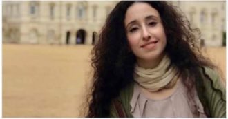 Copertina di ‘Il mantello del mare’ di Nayruz Qarmut: storia di un popolo che conserva la sua dignità