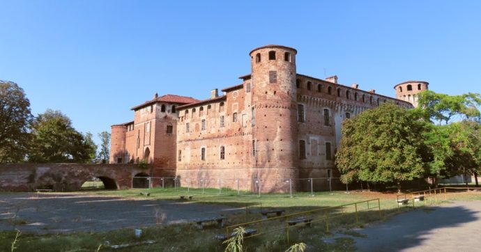 Il paradosso del Castello di Monticelli d’Ongina: lo ristrutturano con i soldi del ministero, ma è in vendita per un milione di euro