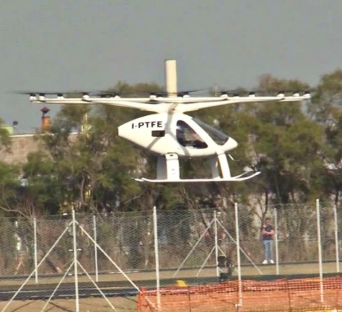 A Fiumicino il primo test di volo di Velocopter, il taxi volante: ecco come funziona – Video