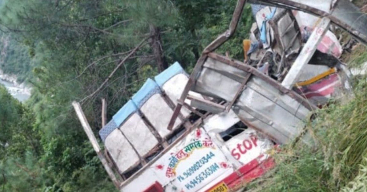 Dramma al matrimonio, l’autobus con gli invitati precipita in un burrone: 30 morti