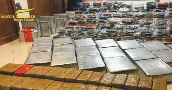 Gioia Tauro, 4mila kg di coca in casse banane