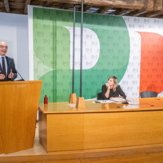 Copertina di Il Pd-Gattopardo. Il M5S e la pace: intervista a Conte: il Fatto di domani 7 ottobre