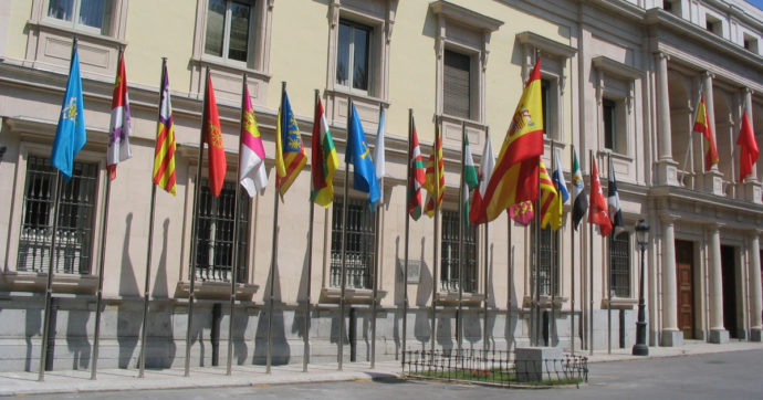 Spagna, ok finale alla legge sulla Memoria democratica: l’apologia del franchismo è reato