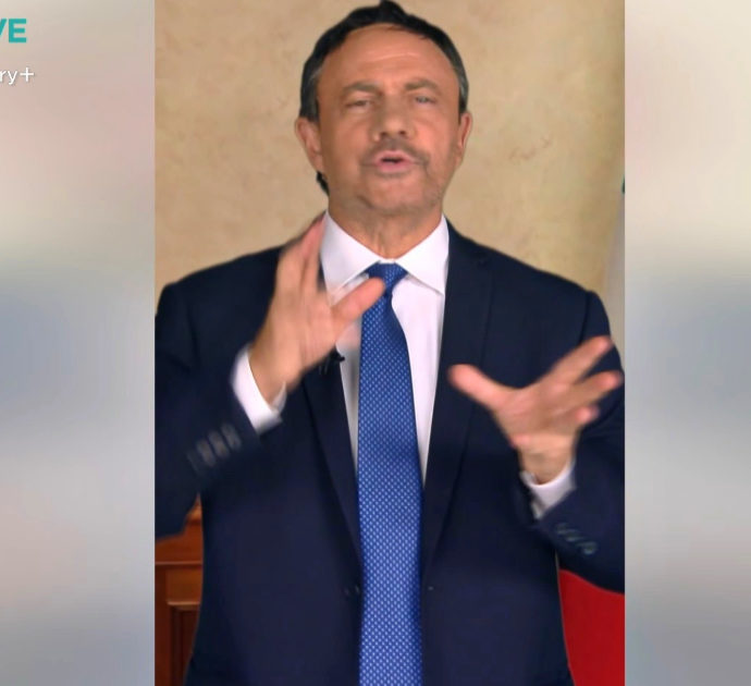 Che lavoro fa Matteo Salvini? Risponde Crozza che veste i panni del leader della Lega: “Provateci voi” – Video