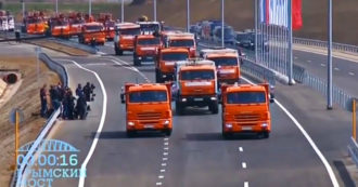 Copertina di Quando nel 2018 Putin inaugurò il ponte esploso tra Russia e Crimea guidando un camion – Video