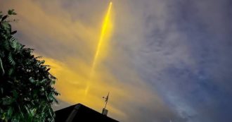 Copertina di Russia, fasci di luce verso il cielo a Belgorod: raggio laser o fenomeno naturale? Il fact checking