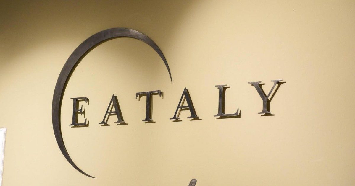 Verona, Eataly apre uno store (con spazio espositivo) nell’ex Stazione Frigorifera e “sfratta” definitivamente l’associazione culturale: “Effetto di una speculazione”