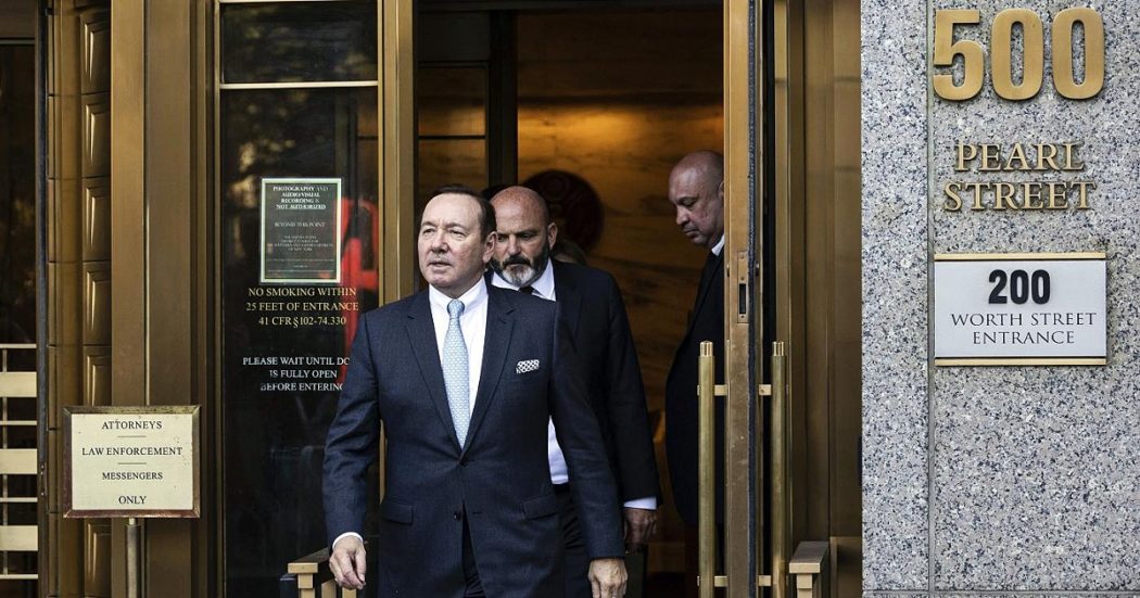 Kevin Spacey, la giuria: “Non molestò Anthony Rapp nel 1986”. La sentenza del Tribunale di New York