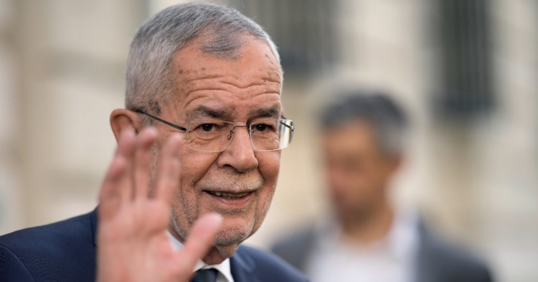 Austria, confermato alla presidenza il verde Alexander Van der Bellen con il 56% dei consensi. Estrema destra ferma al 17%