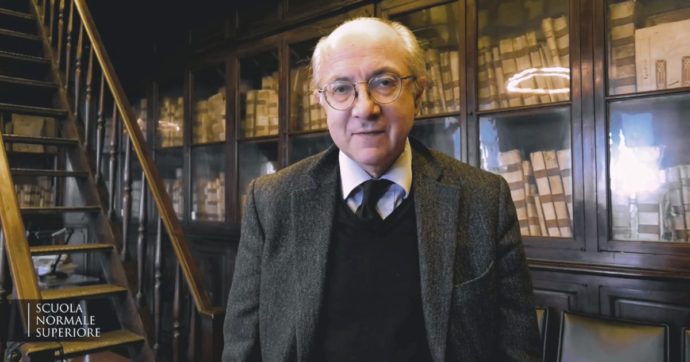 Roberto Esposito: “Non c’è alcuna svolta moderata: Meloni è ancora pericolosa”