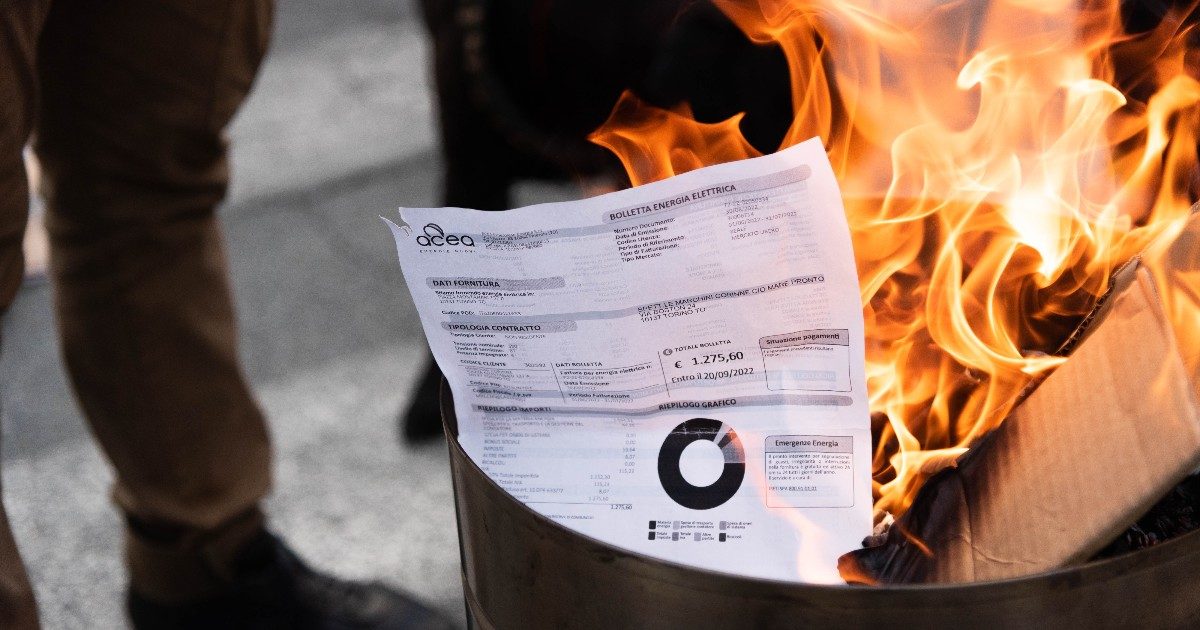 Caro bollette, le storie di chi non riesce più a pagare – “Tre quarti dello stipendio se ne va in utenze”. “Prima ero serena, ora scivolo”. “Sono costretta a chiedere soldi ai figli”