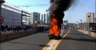 Copertina di Genova, operai dell’Ansaldo Energia in corteo contro il rischio chiusura: bloccato l’accesso all’autostrada