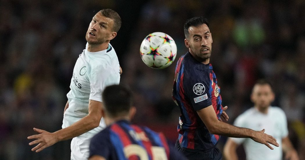L’Inter sfiora il capolavoro al Camp Nou: finisce 3 a 3 contro il Barcellona. Ora basta battere il Viktoria Plzen per qualificarsi