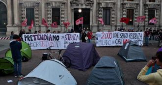 Copertina di Milano, studenti in tenda davanti alla Scala: “Da mesi dormo su un divano. Altro che accoglienza, questa è una città solo per ricchi”
