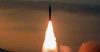 Copertina di La Corea del Nord fa decollare 10 aerei militari oltre il confine con Seul e lancia un nuovo missile balistico verso il mar del Giappone