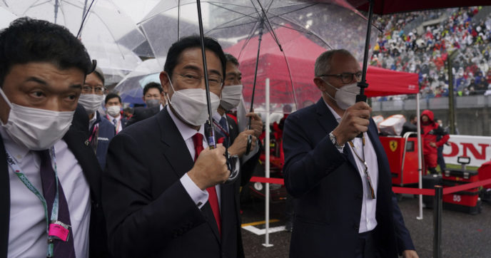 Crisi economica e nepotismo affondano il premier giapponese