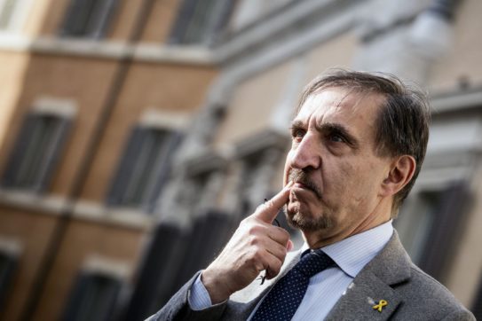 Ignazio La Russa nuovo presidente del Senato. A un postfascista la seconda carica dello Stato. Un mese fa diceva: “Siamo tutti eredi del Duce”
