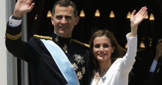 Copertina di Regina Letizia di Spagna, che cos’è il neuroma di Morton che è stato diagnosticato alla consorte di Re Felipe VI