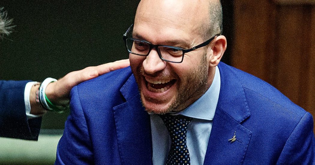 Camera, Fontana presidente. “Arrogante e offensiva”: un caso gli appunti di Berlusconi su Meloni. La Russa: “Dica che sono fake”