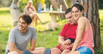 Copertina di “Tutto chiede salvezza”: robe da pazzi su Netflix