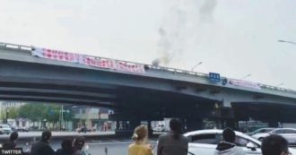 Copertina di “Il manifestante” buca la censura