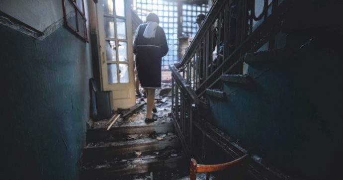 Usa, altri 725 milioni di aiuti. Pechino ai cinesi: “Andate via”