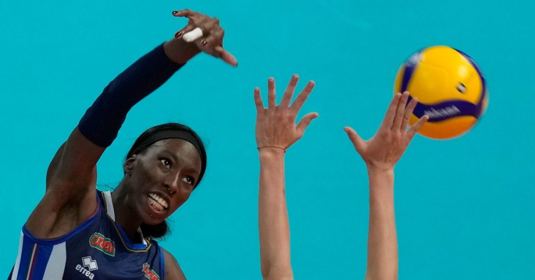 Draghi telefona a Paola Egonu dopo lo sfogo dell’atleta: “È un orgoglio dello sport italiano, vincerà ancora con la maglia della Nazionale”