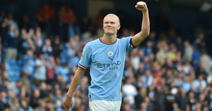 Erling Haaland risponde alle domande dei fan e rivela: “A chi affiderei il rigore della vita? A Mario Balotelli, è pazzesco”