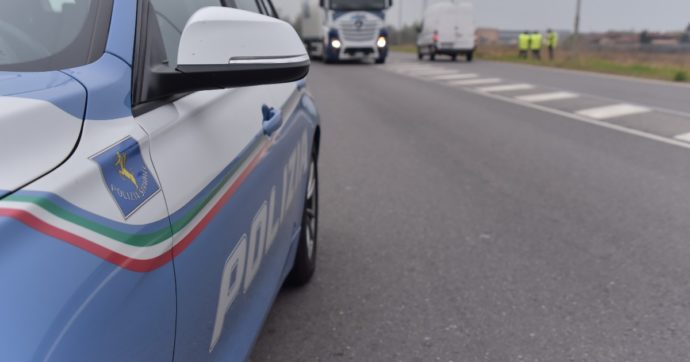 Parma, donna attraversa a piedi la tangenziale: investita e uccisa da un’auto. “Non si esclude l’ipotesi suicidio”