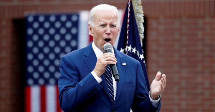 Biden trema ancora: “Guardate in Italia che cosa è successo”