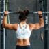Copertina di Influencer di fitness muore a 28 anni in palestra per un infarto, la madre: “Attenzione alle bevande energetiche e alla caffeina”. Il parere dell’esperto