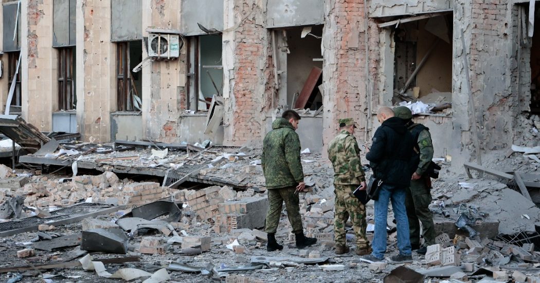 Kiev: ‘I russi stanno evacuando le istituzioni statali da Kherson’. Israele in aiuto a Kiev: ‘Iran dà missili ai russi, dobbiamo contribuire’