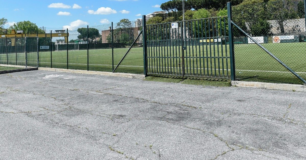 Calciatore Juniores aggredito dai tifosi negli spogliatoi: ne esce col volto sanguinante. Partita sospesa, intervengono i carabinieri